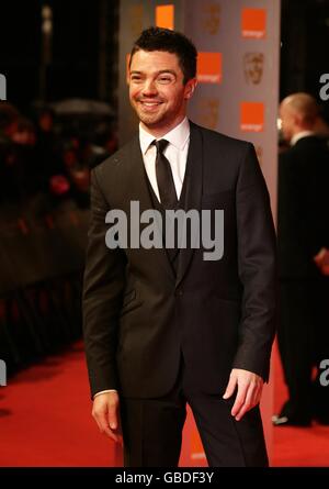 Dominic Cooper arrive pour les British Academy film Awards 2009 à l'Opéra royal de Covent Garden, dans le centre de Londres. Banque D'Images