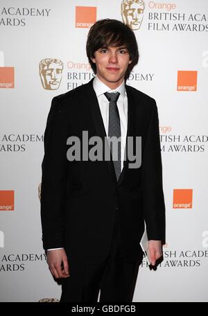 Nicholas Hoult arrive pour les British Academy film Awards 2009 à l'Opéra Royal de Covent Garden, dans le centre de Londres. Banque D'Images