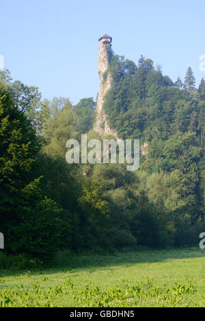 Château médiéval perché sur une crête très étroite.Château d'Orava, Oravský Podzámok, région de Žilina, Slovaquie. Banque D'Images