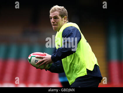 James Haskell d'Angleterre pendant la séance d'entraînement au Millennium Stadium de Cardiff. Banque D'Images