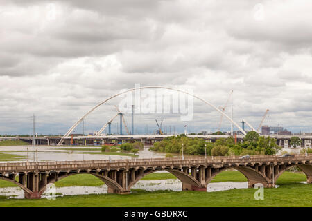 Ponts sur la rivière Trinity à Dallas, Texas Banque D'Images