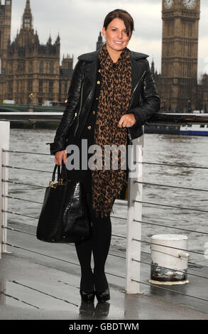 Coleen Rooney et la Variety Club Children's Charity exhortent le grand public à « avoir un cœur » pour la Saint-Valentin en achetant un badge Gold Heart PIN pour aider à recueillir des fonds pour les jeunes malades, défavorisés et handicapés. Banque D'Images