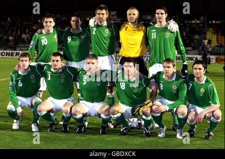 Irlande du Nord back Row G/D Martin Paterson, David Healy, Gareth MC Auley Maik Taylor et Kyle Lafferty. Première rangée G/D Steven Davis George McCartney, Stephen Craigan, Aaron Hughes, Grant McCann, Damien Johnson. Banque D'Images