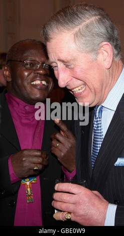 L'archevêque de York, le Dr John Sentamu s'adresse au Prince de Galles lors d'une réception à l'Académie royale des arts de Londres. Banque D'Images