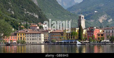 Riva del Garda Lac de Garde Banque D'Images