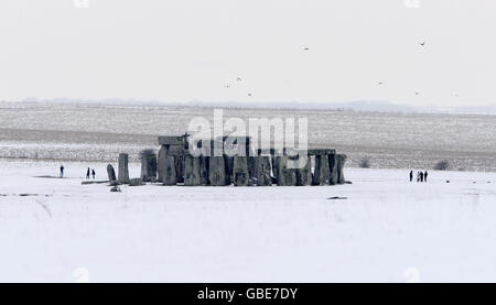 Site du patrimoine mondial Stonehenge près de Salisbury, Wiltshire, dans la neige aujourd'hui. Banque D'Images