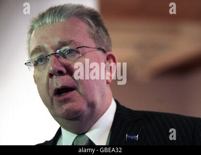 Le nouveau ministre écossais de la Culture, Michael Russell, lance le Festival international des sciences d'Édimbourg, qui se tiendra du 4 au 18 avril au City Art Centre, à Édimbourg. Banque D'Images