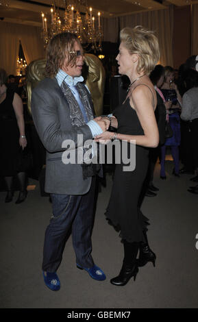 Mickey Rourke (à gauche) et Sharon Stone arrivent à la fête des nominés des Orange British Academy film Awards à Asprey, dans Bond Street, dans le centre de Londres. Banque D'Images