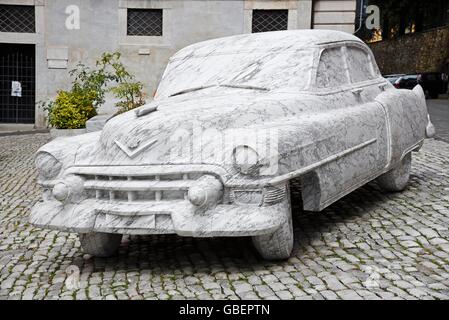 Cadillac, sculpture, marbre, Carrare, Province de Arezzo, Toscane, Italie Banque D'Images