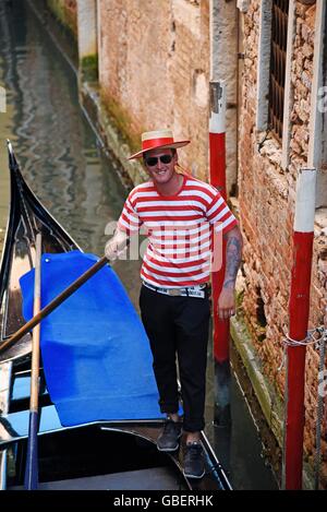 Gondolier, gondole, Canal, Venice, Venice, Veneto, Italie Banque D'Images