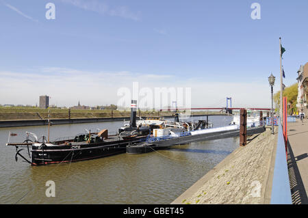 Bateau Musée, promenade, Musée de la navigation intérieure allemande, port, Duisport, Duisburg-Ruhrort, Duisbourg, Rhénanie du Nord-Westphalie, Allemagne Banque D'Images