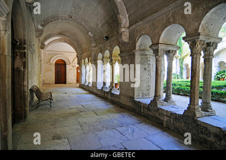 Cloîtres, Saint Paul de Mausole, monastère, église, musée, Salon de Provence, Provence, Cote d'Azur, dans le sud de la France, France Banque D'Images