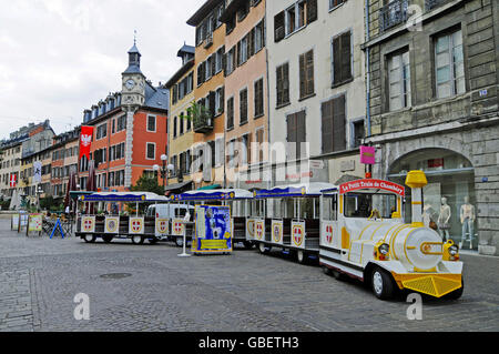 Train touristique, Place Saint Leger, Chambéry, Rhône-Alpes, France Banque D'Images