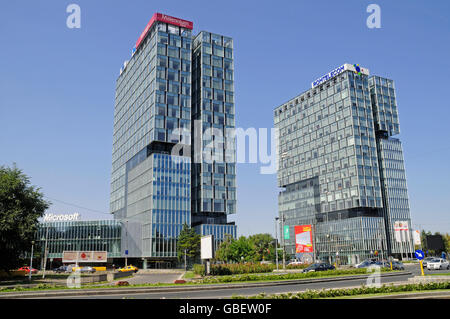 Tour moderne en immeubles de bureaux, Bucarest, Roumanie Banque D'Images