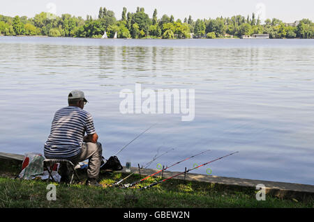 Au pêcheur, le Lac Herastrau Park, Bucarest, Roumanie Banque D'Images