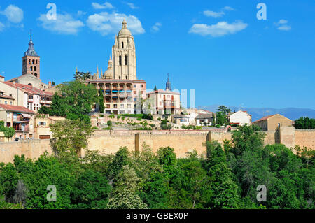 Cathédrale de Ségovie, mur de la ville, Ségovie, Castille et Leon, Espagne / Castilla y Leon Banque D'Images