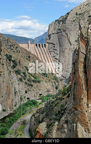 Embalse de Escales, barrage, Noguera Ribagorzana, Rivière, village de Sopeira, Pyrénées, Aragon, Espagne Banque D'Images