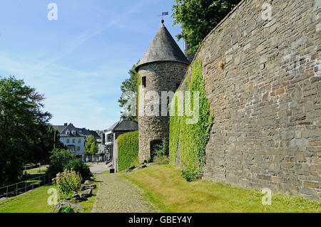 Engelsturm ville Tour, mur, Mur de la ville, Olpe, parc naturel Ebbegebirge, région du Sauerland, Rhénanie du Nord-Westphalie, Allemagne Banque D'Images