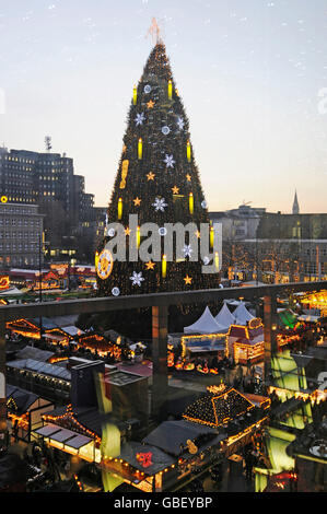 Marché de Noël, arbre de Noël, Dortmund, Rhénanie du Nord-Westphalie, Allemagne Banque D'Images