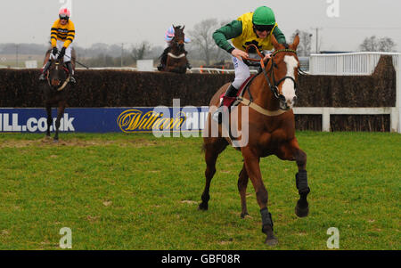 Les courses de chevaux - l'Betdaq National - Hippodrome de Folkestone Kent Banque D'Images