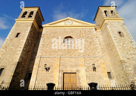 L'église San Vicente, Potes, Picos de Europa, Cantabria, ESPAGNE Banque D'Images