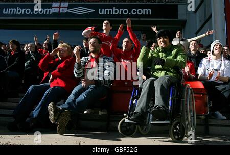 Football - Coca-Cola football League Championship - Nottingham Forest v Derby County - City Ground. Les fans réagissent au match dans les tribunes Banque D'Images