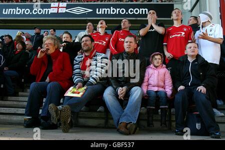 Football - Coca-Cola football League Championship - Nottingham Forest v Derby County - City Ground. Les fans réagissent au match dans les tribunes Banque D'Images