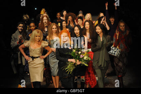 London Fashion Week Automne 2009 - Vivienne Westwood la piste Banque D'Images