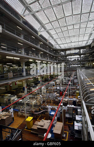 Intérieur de l'usine de cosmétiques Boots à Nottingham. Le bâtiment art déco de 1930 est de classe 1. Banque D'Images