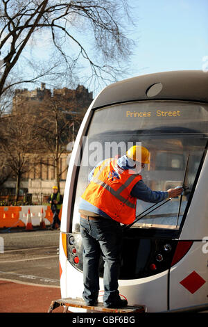 Une maquette de tramways d'Édimbourg a été exposée devant Jenners, sur Princes Street, à Édimbourg, où les membres du public pourront visiter demain pour se faire une idée du futur système de tramway dans le centre-ville de la capitale. Banque D'Images