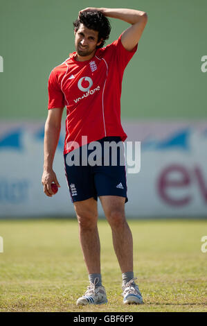 Amjad Khan d'Angleterre avant le match de tour à Windward Park, Barbade. Banque D'Images