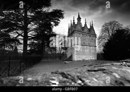 Vue générale du Triangular Lodge près de Rushton dans le Northamptonshire Banque D'Images