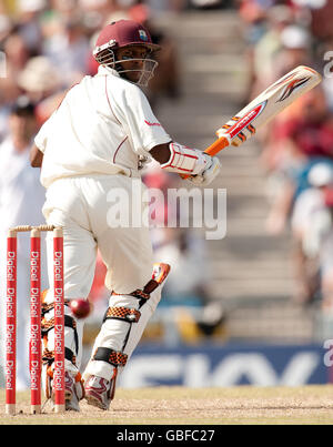 Les chauves-souris Shivnarine Chanderpaul des Indes occidentales lors du quatrième essai à Kensington Oval, Bridgetown, Barbade. Banque D'Images