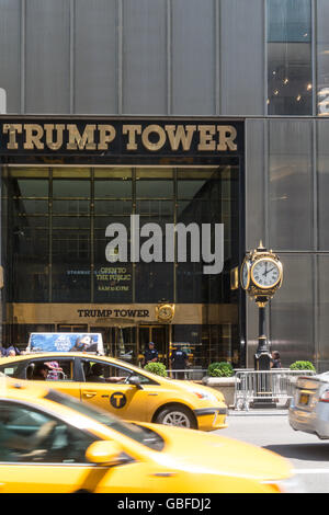 Trump Tower est un immeuble de bureaux à usage mixte et un gratte-ciel de résidence situé à Midtown Manhattan sur la Cinquième Avenue, New York City, États-Unis Banque D'Images