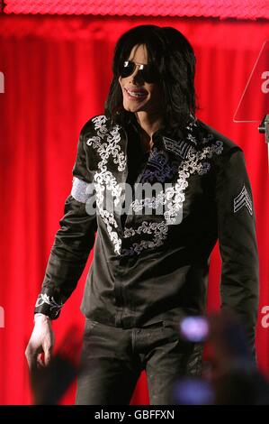 Michael Jackson annonce des plans pour ses dernières performances à Londres en juillet à l'O2 Arena lors d'une conférence de presse tenue à l'O2 Arena de Greenwich, Londres. Banque D'Images
