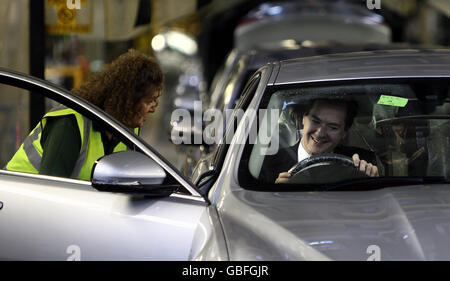 George Osborne dans un Jaguar Banque D'Images