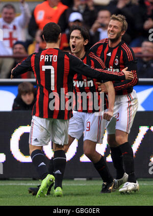 Alexandre Pato (à gauche), Filippo Inzaghi (au centre) et David Beckham (à droite), d'AC Milan, célèbrent le match avec Atalanta Banque D'Images