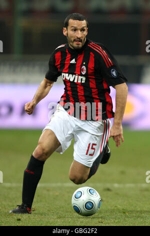 Football - coupe de l'UEFA - troisième tour - deuxième jambe - AC Milan / Werder Bremen - San Siro. Gianluca Zambrotta, AC Milan Banque D'Images