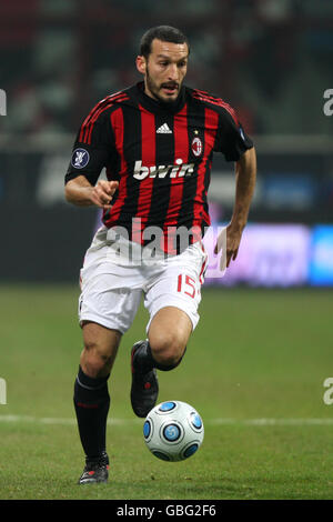 Football - coupe de l'UEFA - troisième tour - deuxième jambe - AC Milan / Werder Bremen - San Siro. Gianluca Zambrotta, AC Milan Banque D'Images