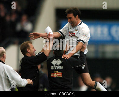 Football - Nationwide League Division One - Derby County / Millwall.Marco Reich, du comté de Derby, célèbre avec George Burley après avoir marquant son deuxième but contre Millwall Banque D'Images