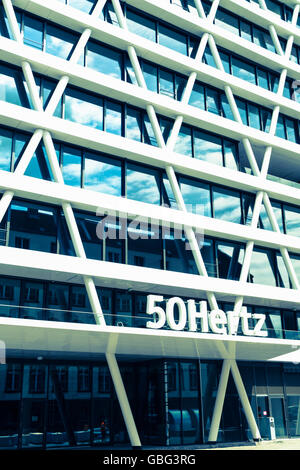 Détail de façade du nouveau siège de 50Hertz power company en construction à nouveau Europacity property development, Berlin Banque D'Images