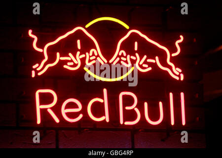 Logo das der Marke 'Red Bull', Swinemuende, Polen. Banque D'Images