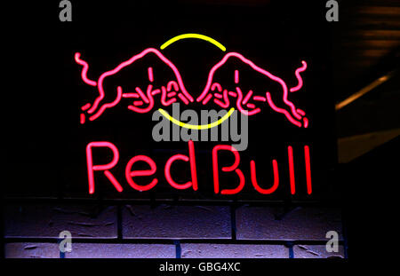 Logo das der Marke 'Red Bull', Swinemuende, Polen. Banque D'Images