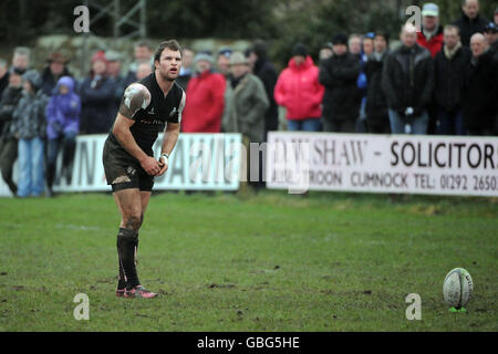 Rugby Union - Scottish Hydro Electric Premiership Division One - Ayr v Edinburgh Accies - Milbrae.Le 10 Frazier climo d'Ayr marque une conversion après le Scottish Hydro Electric Premiership Division un match à Milbrae, Ayr. Banque D'Images