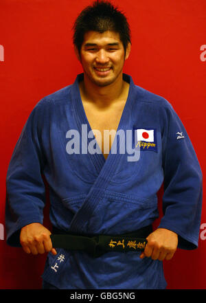 La star japonaise du judo Kosei Inoue lors d'une session de formation au siège de Judo en Écosse à Ratho, où il pratique avec certains des meilleurs concurrents britanniques du judo. Banque D'Images