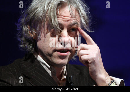 Sir Bob Geldof, au Barbican de Londres, s'exprimant à la Conférence du Département pour le développement international sur la façon dont la crise du crédit affecte la pauvreté dans le monde. Banque D'Images