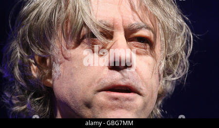 Sir Bob Geldof, au Barbican de Londres, s'exprimant à la Conférence du Département pour le développement international sur la façon dont la crise du crédit affecte la pauvreté dans le monde. Banque D'Images