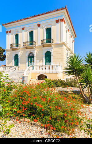 Villa de luxe dans le jardin de l'île grecque de Samos, Grèce Banque D'Images