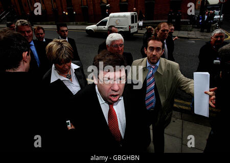 Taoiseach Brian Cowen (au centre) au Collège royal des médecins. Banque D'Images