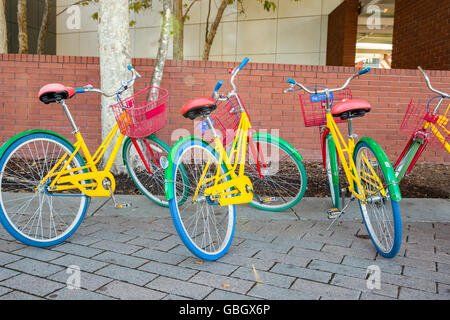 Google vélos dans et autour du campus de Google sur la montagne Banque D'Images